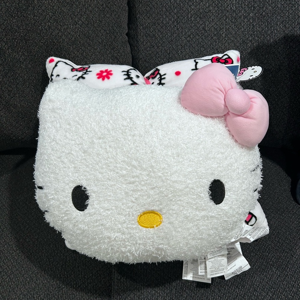 Hello Kitty Pillow Set